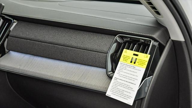 Photo of 2025 Crystal White Volvo XC90 Plug-In Hybrid