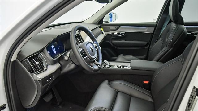 Photo of 2025 Crystal White Volvo XC90 Plug-In Hybrid