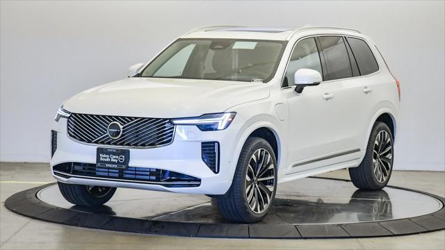 Photo of 2025 Crystal White Volvo XC90 Plug-In Hybrid