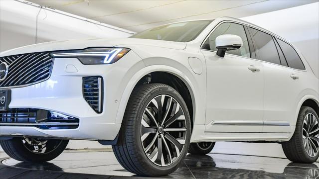 Photo of 2025 Crystal White Volvo XC90 Plug-In Hybrid