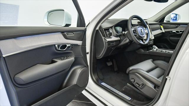 Photo of 2025 Crystal White Volvo XC90 Plug-In Hybrid