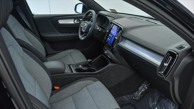 Photo of 2025 Onyx Black Volvo XC40