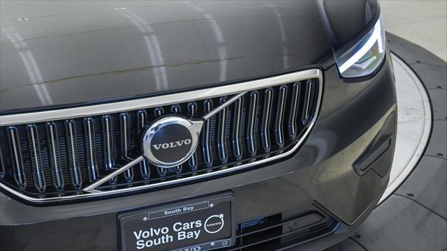 Photo of 2025 Onyx Black Volvo XC40