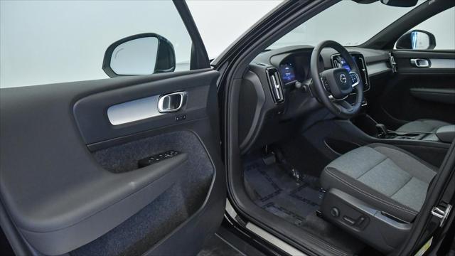 Photo of 2025 Onyx Black Volvo XC40