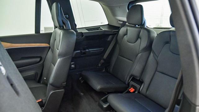Photo of 2023 Crystal White Metallic Volvo XC90 Recharge Plug-In Hybrid