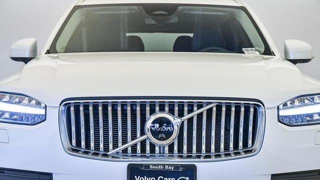 Photo of 2023 Crystal White Metallic Volvo XC90 Recharge Plug-In Hybrid