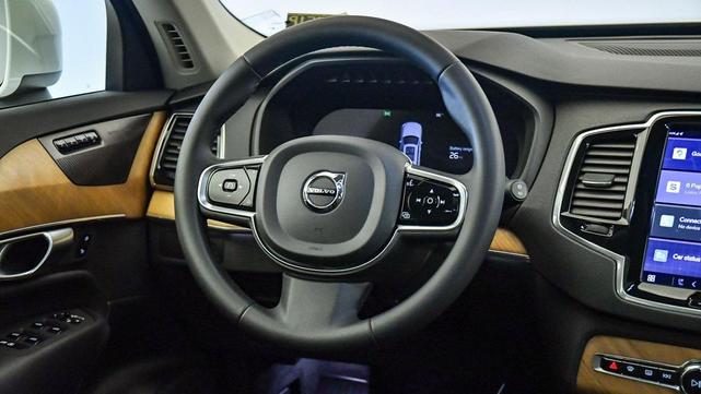 Photo of 2023 Crystal White Metallic Volvo XC90 Recharge Plug-In Hybrid