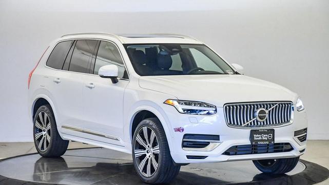 Photo of 2023 Crystal White Metallic Volvo XC90 Recharge Plug-In Hybrid