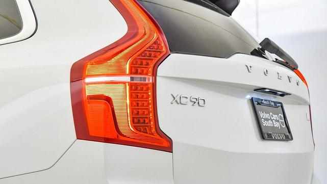 Photo of 2023 Crystal White Metallic Volvo XC90 Recharge Plug-In Hybrid