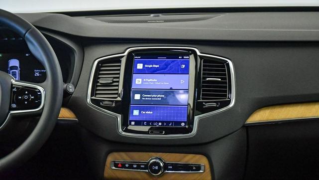 Photo of 2023 Crystal White Metallic Volvo XC90 Recharge Plug-In Hybrid