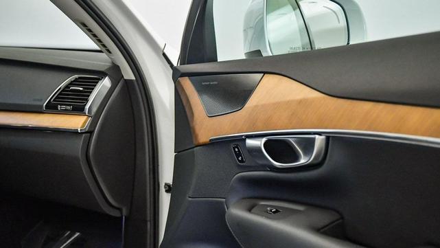 Photo of 2023 Crystal White Metallic Volvo XC90 Recharge Plug-In Hybrid
