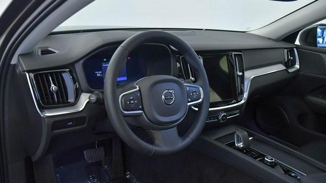 Photo of 2025 Platinum Grey Volvo S60