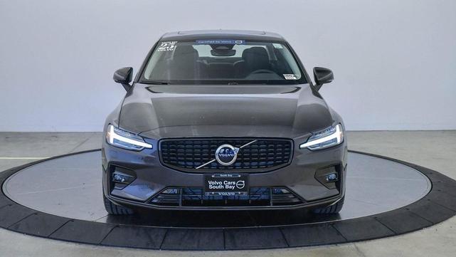 Photo of 2025 Platinum Grey Volvo S60