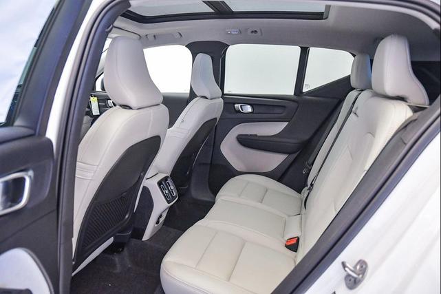 Photo of 2026 Crystal White Volvo XC40