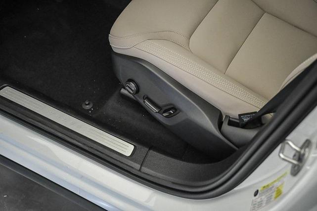 Photo of 2026 Crystal White Volvo XC60