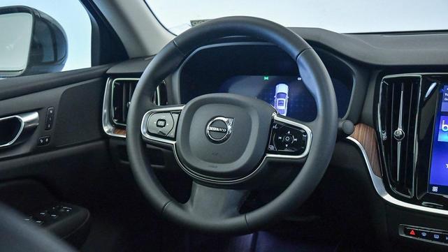 Photo of 2025 Onyxblack Volvo S60