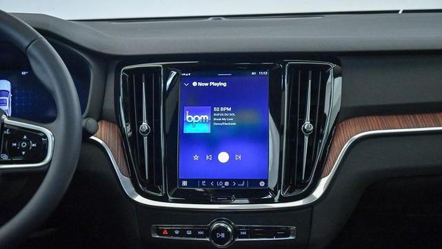 Photo of 2025 Onyxblack Volvo S60