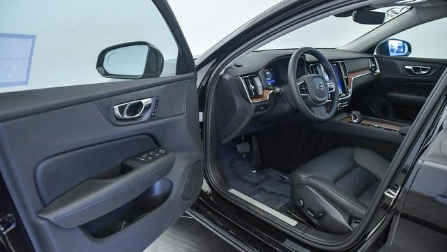 Photo of 2025 Onyxblack Volvo S60