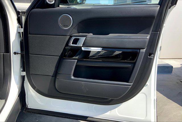 Photo of 2017 White Land Rover Range Rover