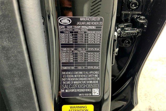 Photo of 2025 Santorini Black Metallic Land Rover Discovery Sport