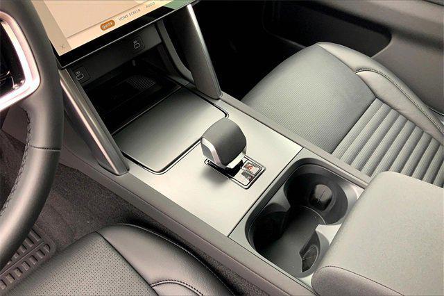 Photo of 2025 Santorini Black Metallic Land Rover Discovery Sport