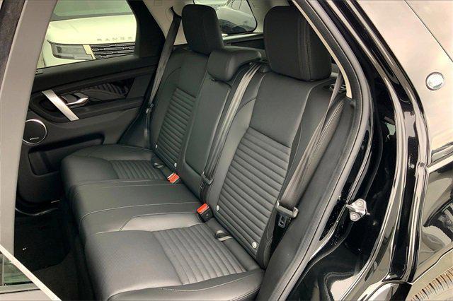 Photo of 2025 Santorini Black Metallic Land Rover Discovery Sport