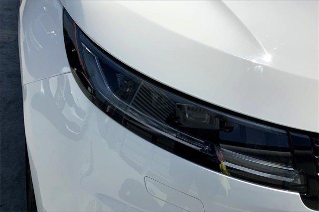 Photo of 2024 Fuji White Land Rover Range Rover Sport