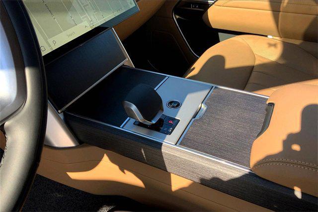 Photo of 2025 Black Land Rover Range Rover