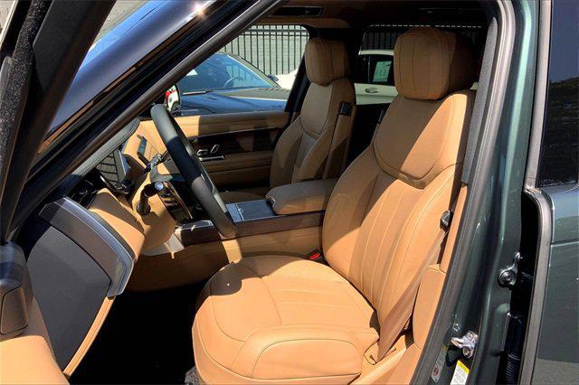 Photo of 2025 Green Land Rover Range Rover