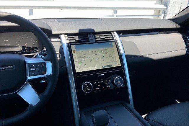Photo of 2025 Fuji White Land Rover Discovery