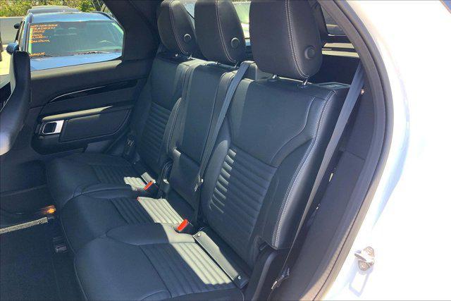 Photo of 2025 Fuji White Land Rover Discovery