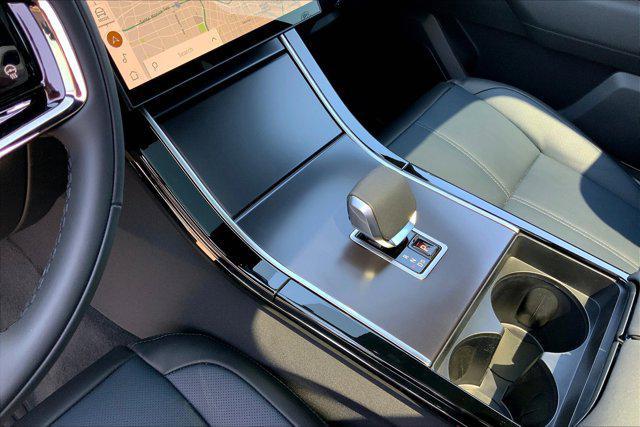Photo of 2026 Zadar Grey Premium Metallic Land Rover Range Rover Velar