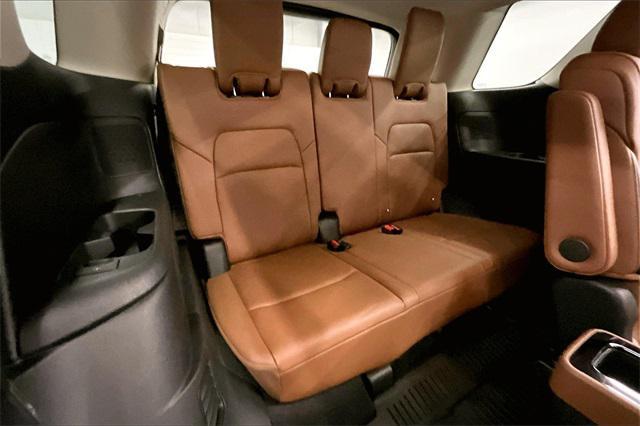 Photo of 2024 Pearl White Tricoat/Super Black Nissan Pathfinder