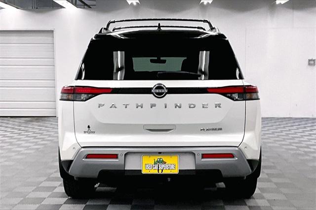 Photo of 2024 Pearl White Tricoat/Super Black Nissan Pathfinder
