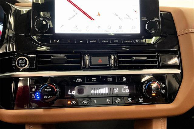 Photo of 2024 Pearl White Tricoat/Super Black Nissan Pathfinder