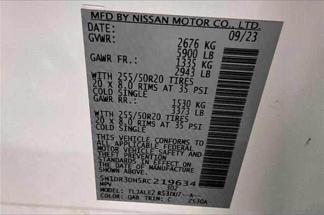 Photo of 2024 Pearl White Tricoat/Super Black Nissan Pathfinder