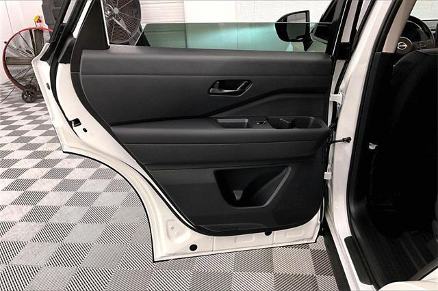 Photo of 2025 Glacier White Nissan Pathfinder
