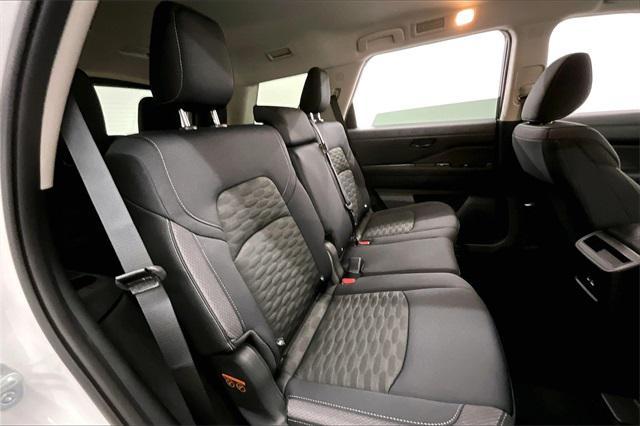 Photo of 2025 Glacier White Nissan Pathfinder