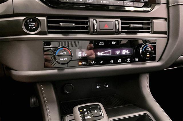 Photo of 2025 Glacier White Nissan Pathfinder