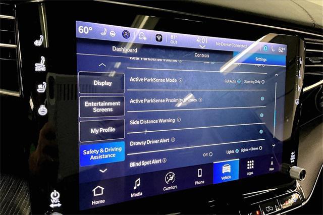 Photo of 2024 Diamond Black Crystal Pearlcoat Jeep Grand Wagoneer L