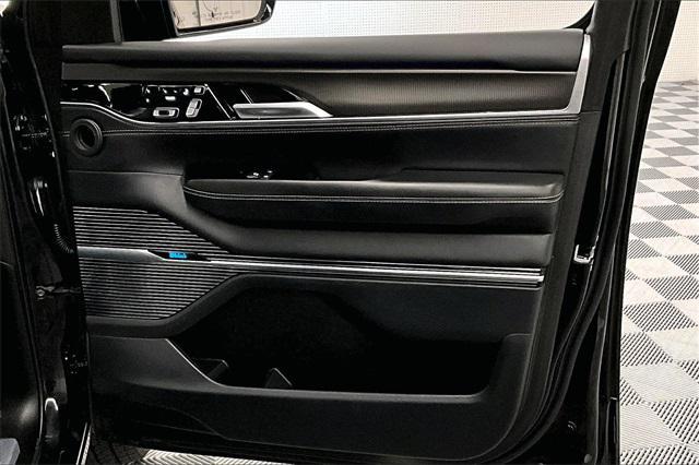 Photo of 2024 Diamond Black Crystal Pearlcoat Jeep Grand Wagoneer L