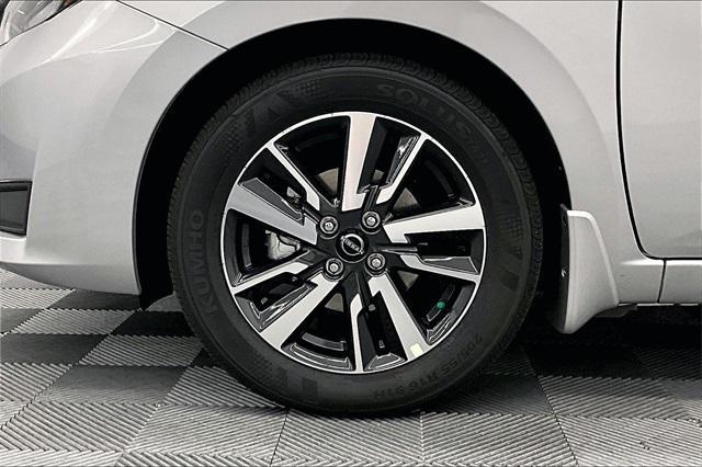 Photo of 2025 Brilliant Silver Metallic Nissan Versa