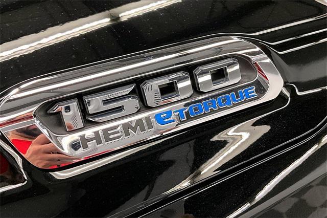Photo of 2023 Diamond Black Crystal Pearlcoat RAM 1500
