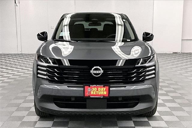 Photo of 2025 Gun Metallic/Super Black Nissan Kicks