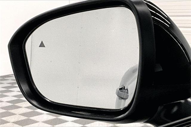 Photo of 2025 Gun Metallic/Super Black Nissan Kicks