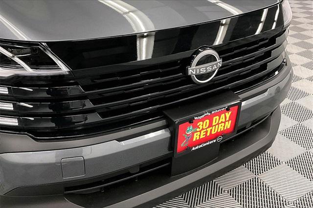 Photo of 2025 Gun Metallic/Super Black Nissan Kicks