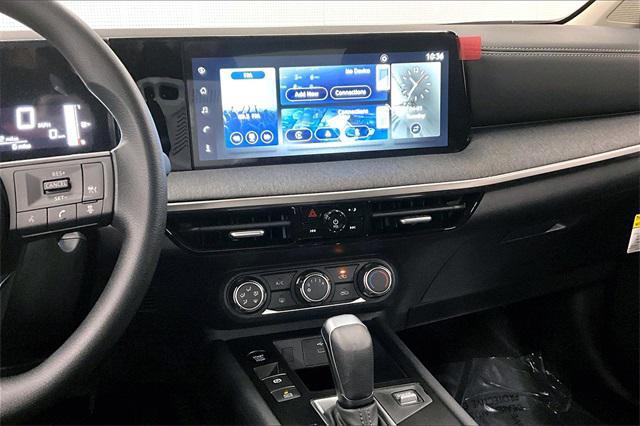 Photo of 2025 Gun Metallic/Super Black Nissan Kicks