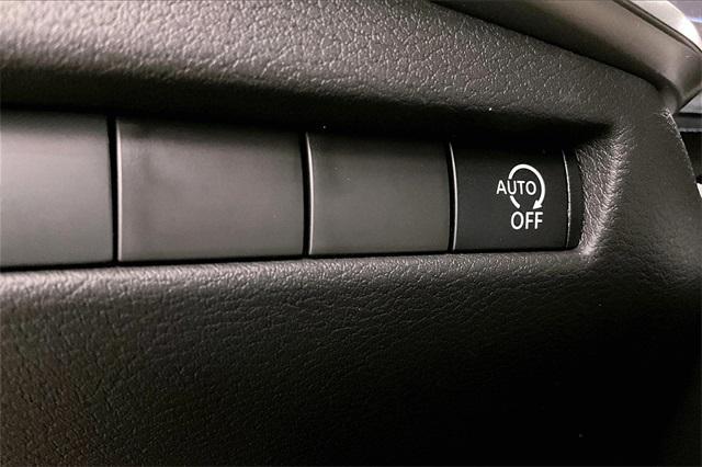 Photo of 2025 Gun Metallic/Super Black Nissan Kicks