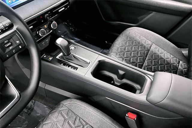 Photo of 2025 Gun Metallic/Super Black Nissan Kicks