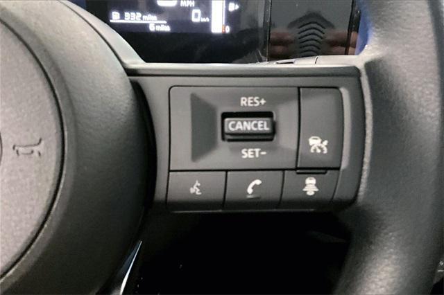 Photo of 2025 Gun Metallic/Super Black Nissan Kicks